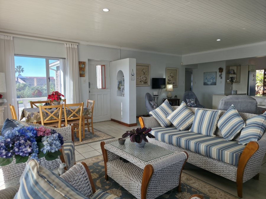 3 Bedroom Property for Sale in Wavecrest Eastern Cape